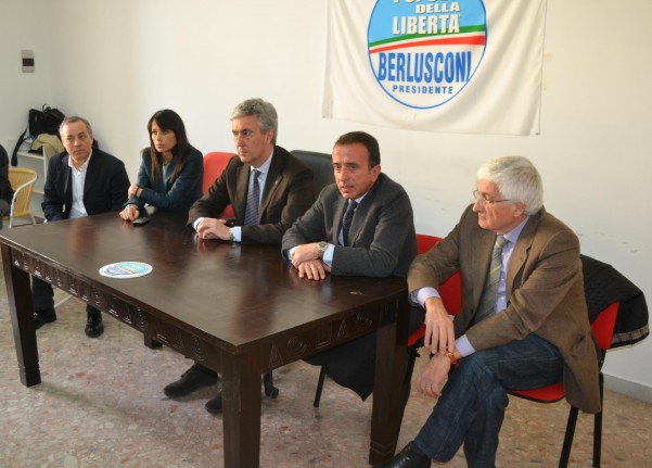 conferenza-pdl-tavolo