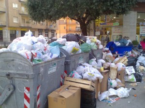 emergenza-rifiuti3-via-roma