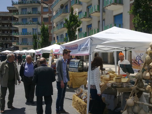 mercatino-in-piazza1