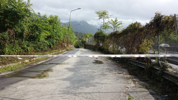 Maltempo ottobre 2015, strada chiusa a via Cesinali