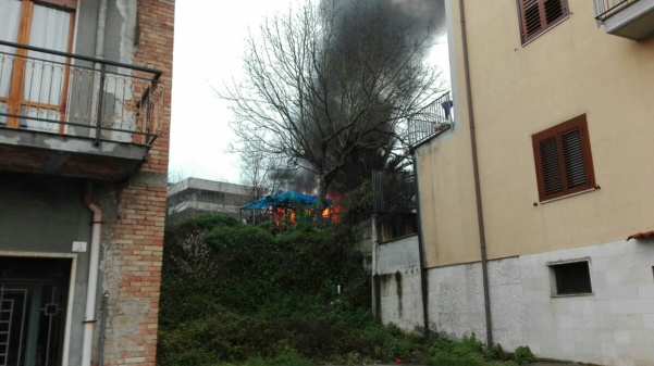 Incendio vicino al comune2